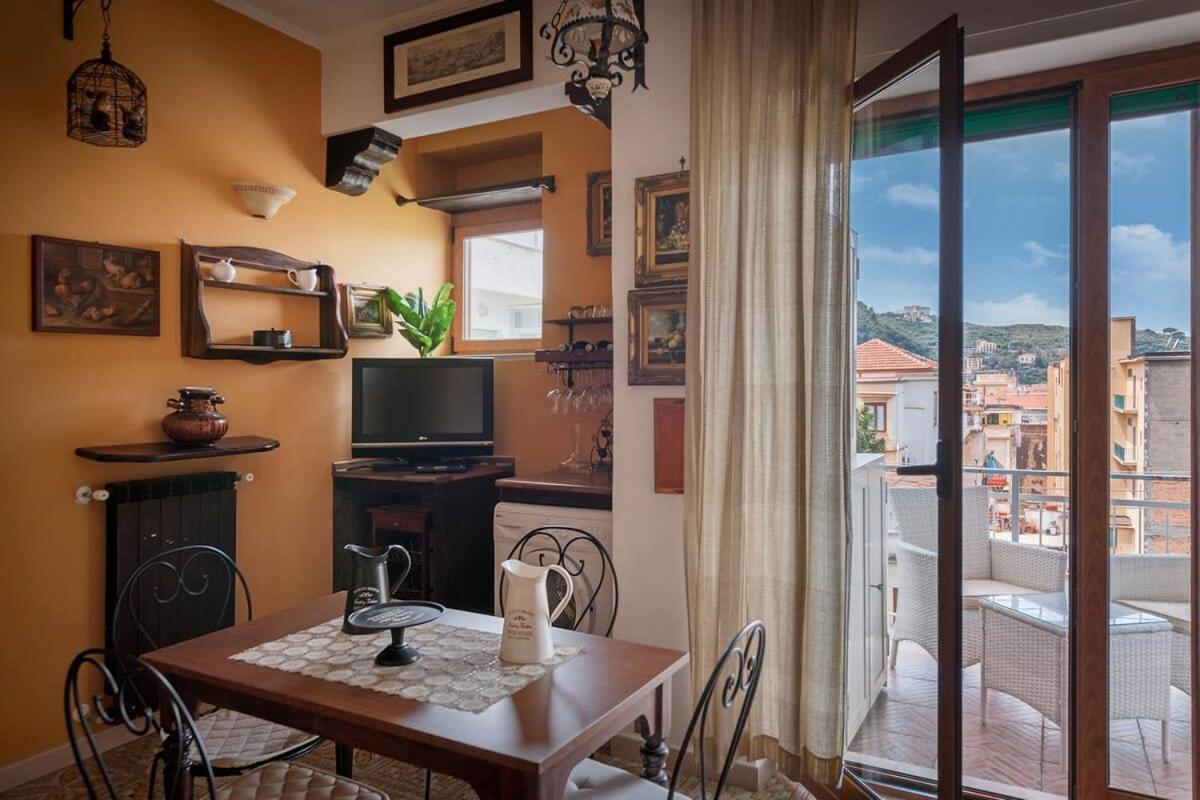 La Musica In The Heart Of Sorrento, 100 M From Station Apartamento Exterior foto