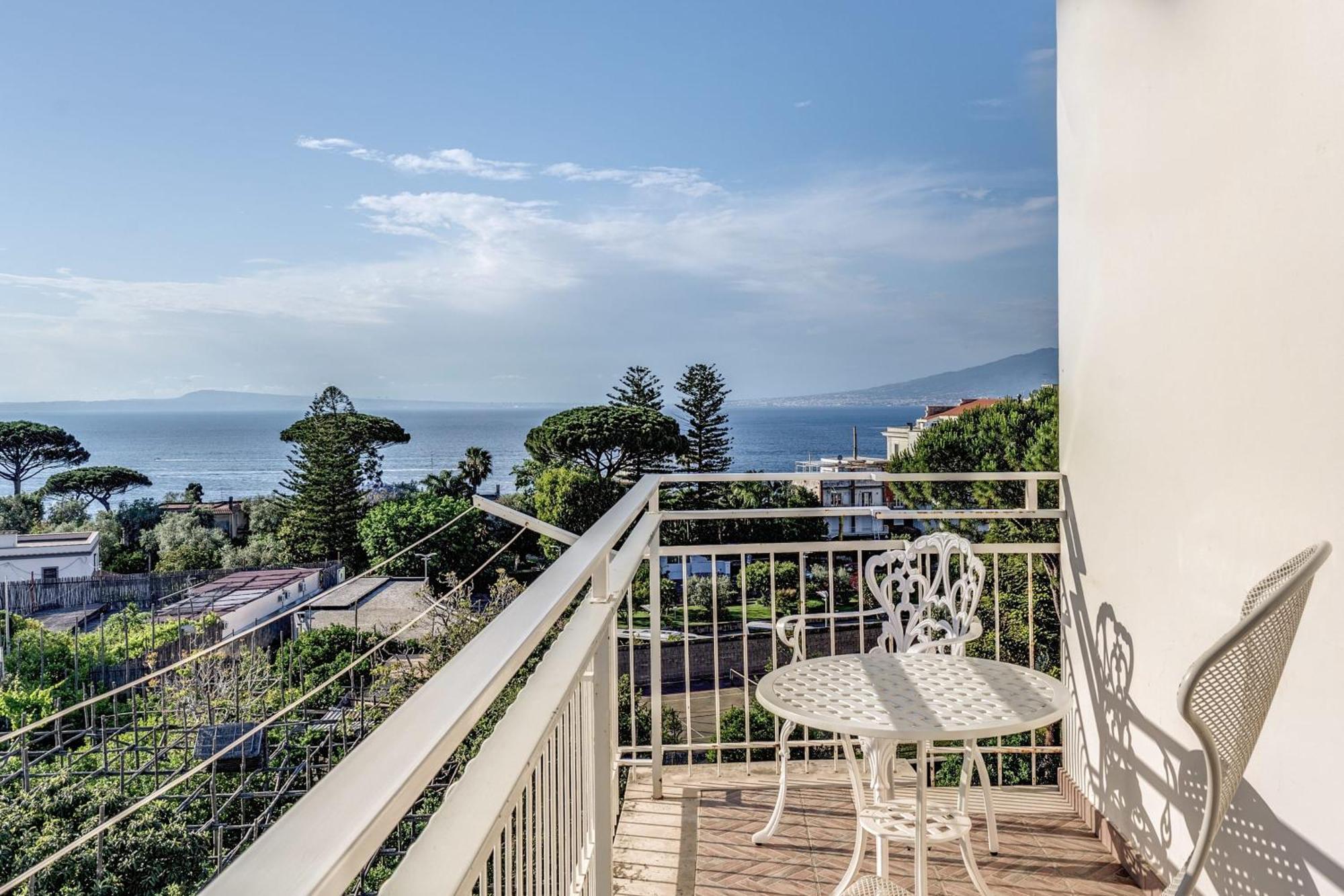 La Musica In The Heart Of Sorrento, 100 M From Station Apartamento Exterior foto